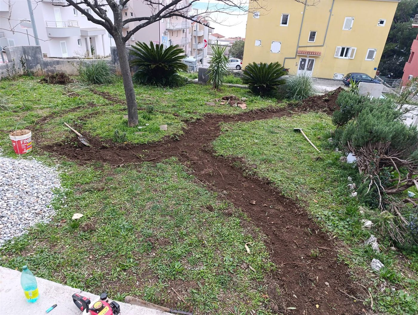 Faza 1: iskop i trasiranje staze oko stabla